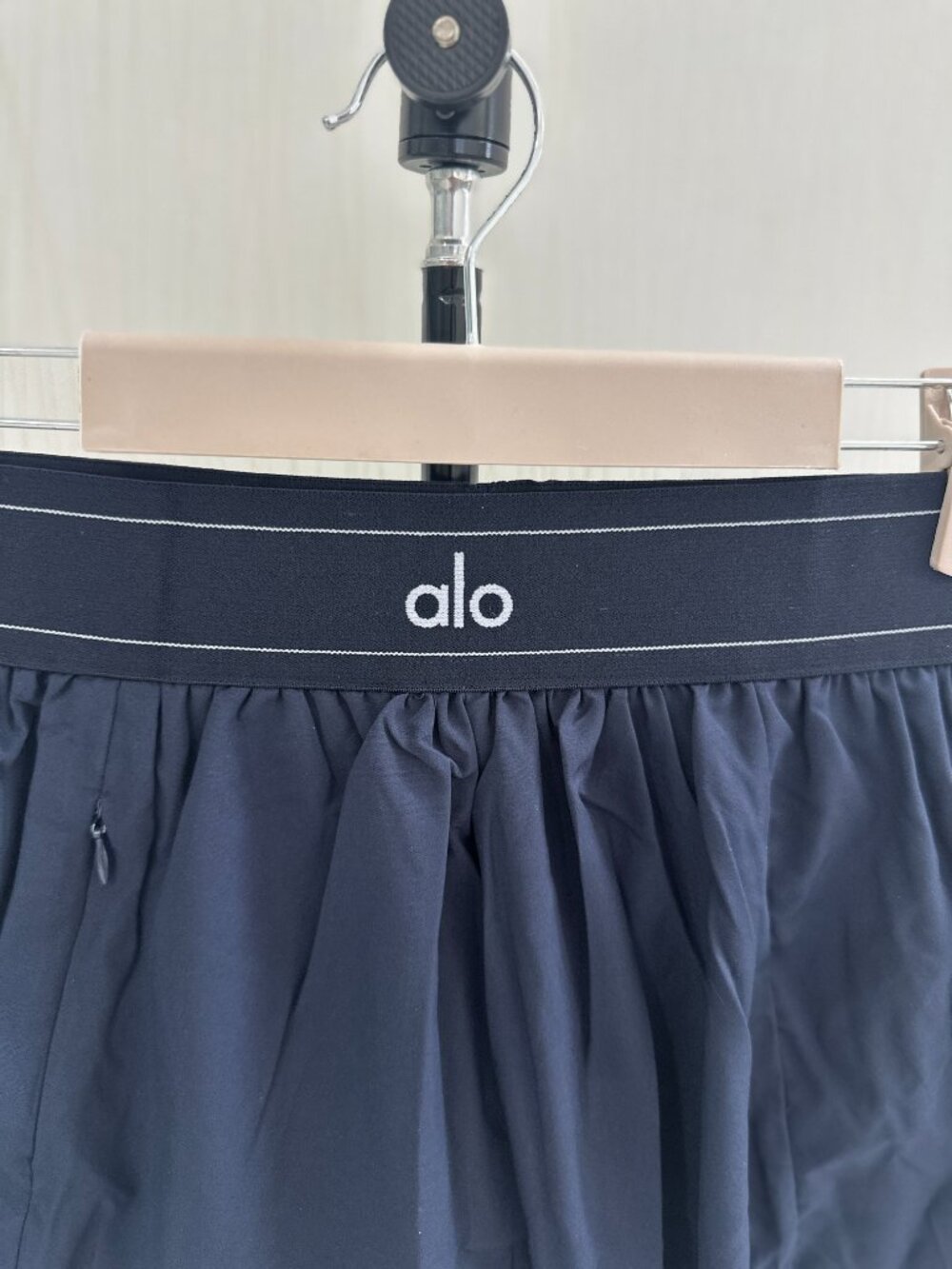 Women's ALO Yoga short athletic pants/yoga pants Size S - Picture 5 of 5